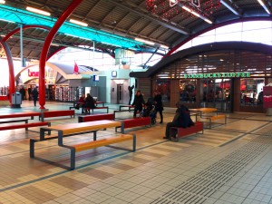 Miramondo Picknicktische im Utrechter Hauptbahnhof